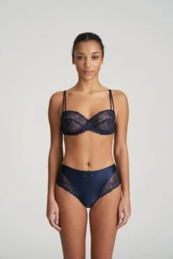 Marie Jo - Jane Soutien-Gorge Balconnet Couture Horizontale Velours Bleu -Sous-Vêtements Féminins eservices marie jo lingerie balcony bra jane 0101332 blue 0 3570497 3356eadb d96b 4c3c a53c 1bc2dd116627